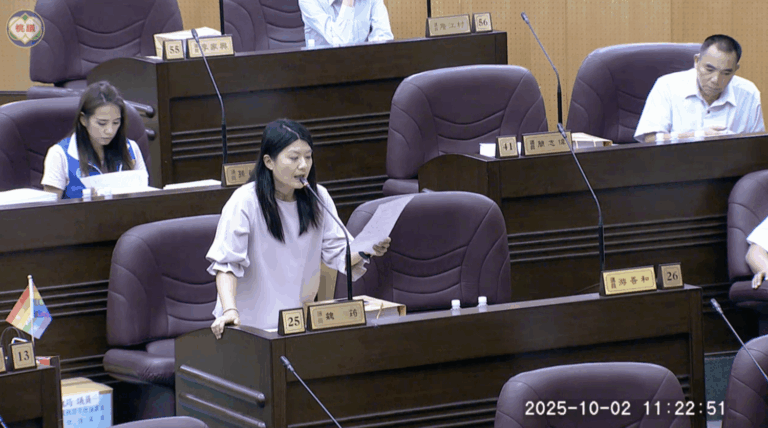 桃園市議員魏筠今(2)提案「還稅於民」,要求桃園市府普發1萬5千元。(圖/桃園市議會議事直播)