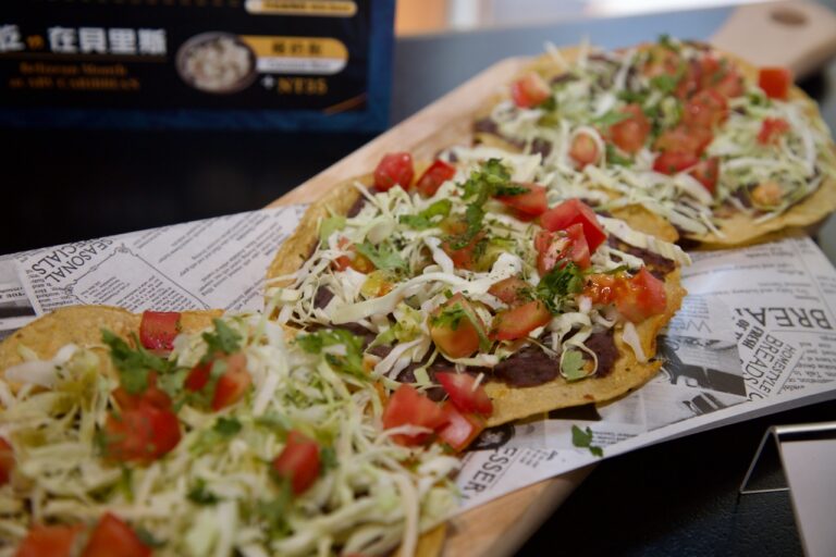 街頭炸豆泥佐玉米餅。( 圖 / 業者提供 )