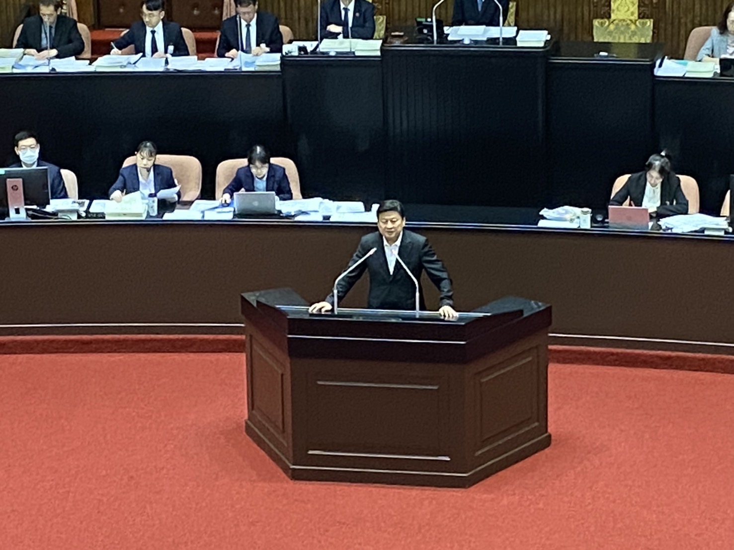 傅崐萁表示，當初立院審查時要求行政院自行刪除636億元，原意在要求卓內閣盤點浪費、刪除冗費。(記者 包克明攝)