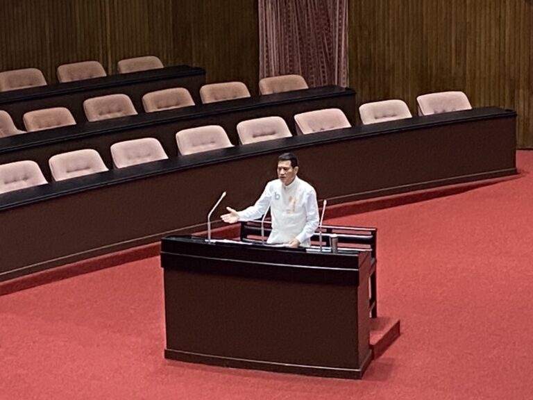 黃仁具體建議，國防部應因應少子化趨勢，重新檢討「身高、體重」等報考與服役限制，放寬條件以吸引更多青年投身軍旅。(記者包克明 攝)