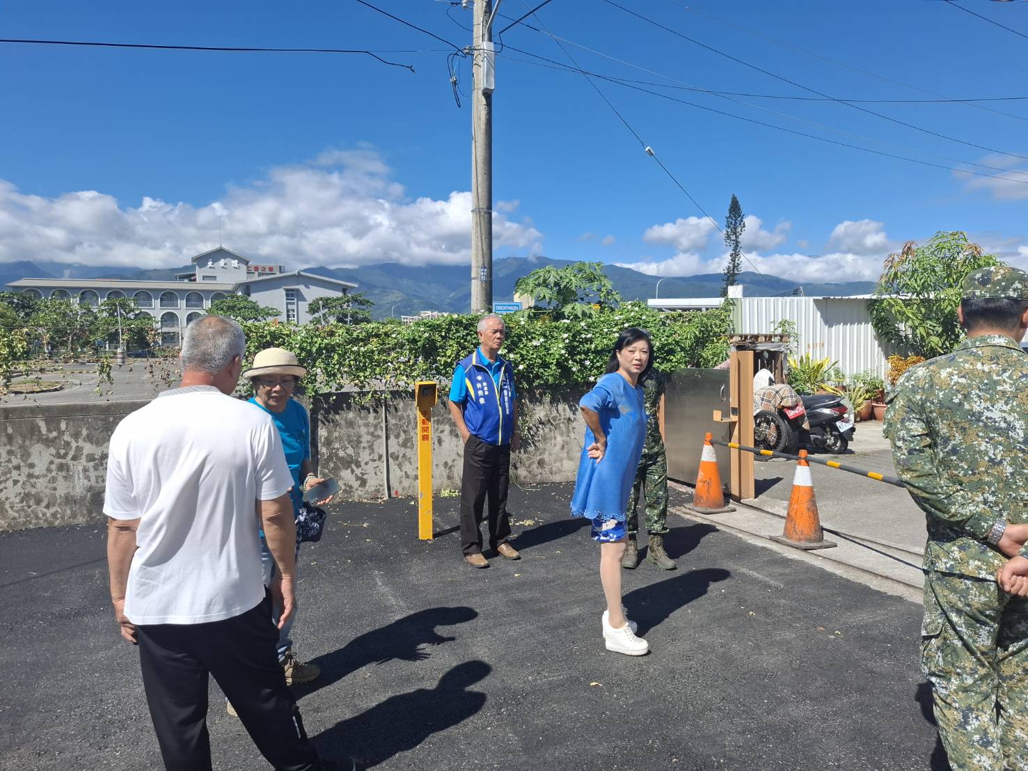 在黃仁委員居中協調與積極爭取下,國防部最終核定撥款270萬元辦理道路重鋪工程,終於在本月完成施工,煥然一新。(圖/黃仁國會辦公室)