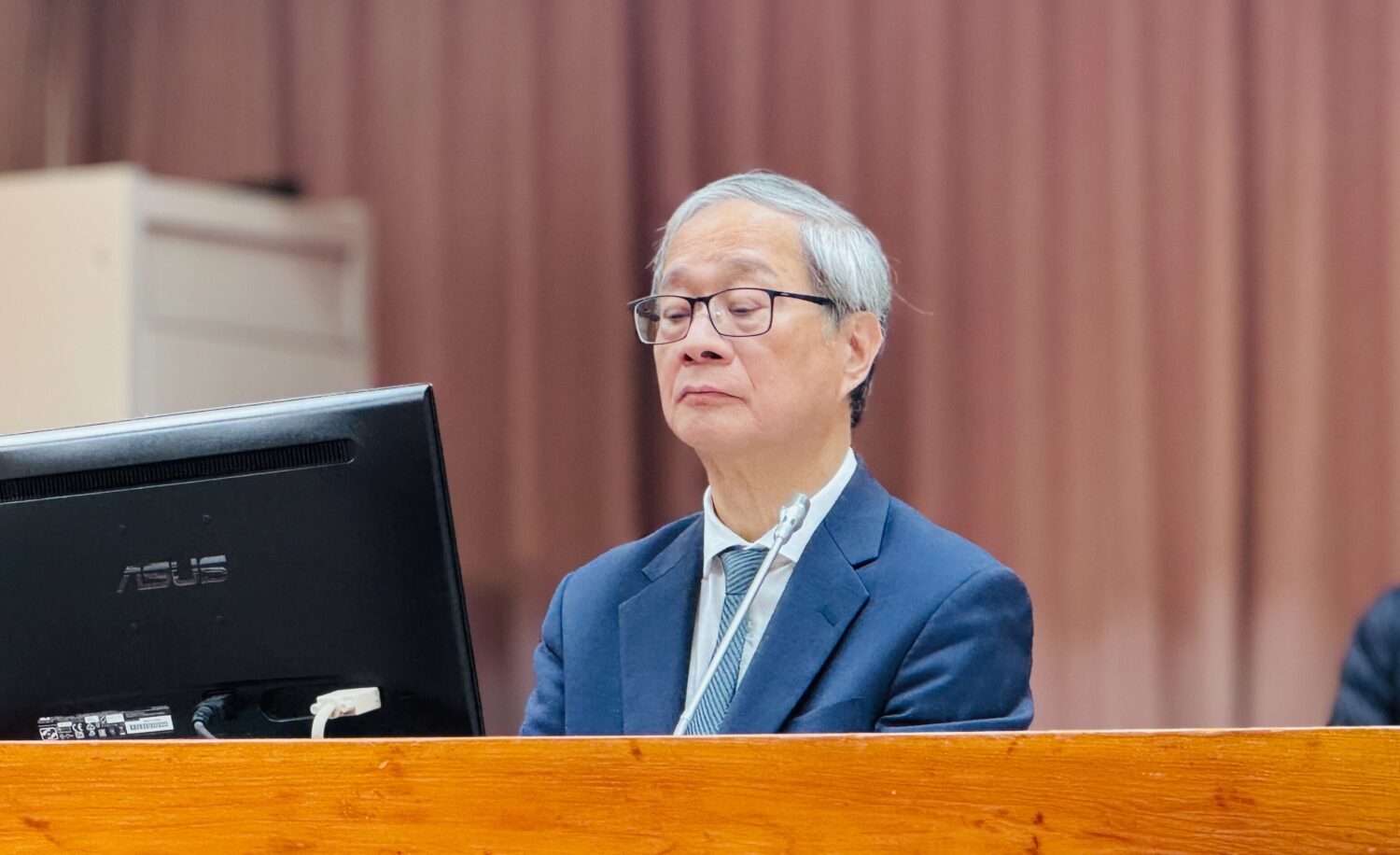 李遠回應表示，目前徵詢到的意見大部分都認為，獎項是給當年度在各專業領域表現最傑出的人士，「要收回理由不足」。(圖／葛如鈞國會辦公室)