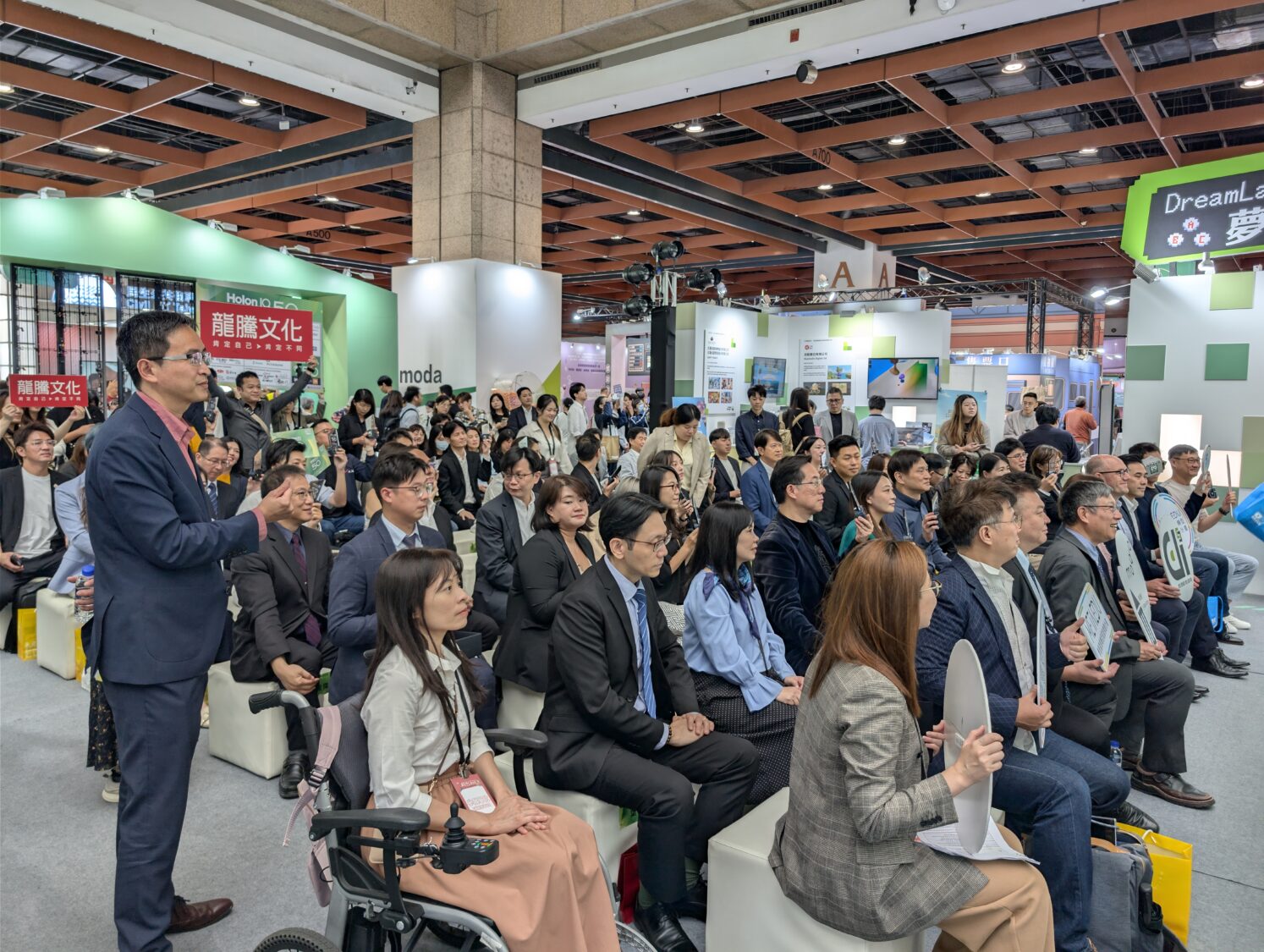 Holon IQ頒獎台灣50大教育科技企業現場。(記者翻攝)