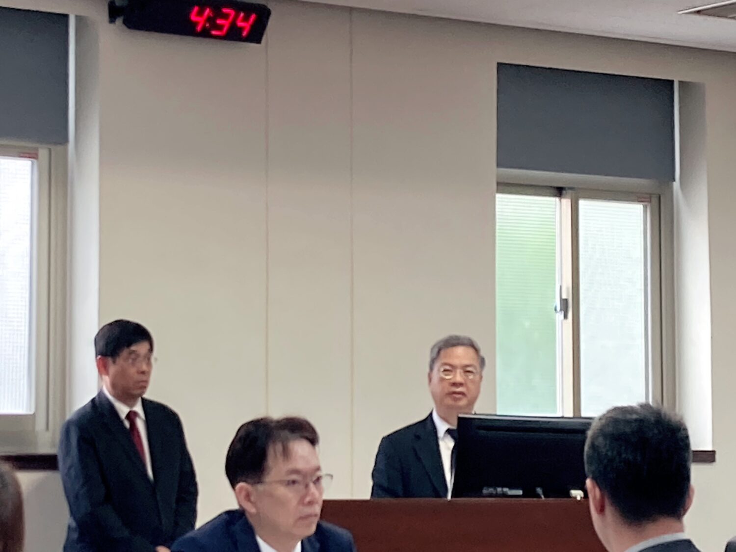 經濟部長龔明鑫應邀出席經濟委員會報告並備詢。(圖/張啓楷國會辦公室)