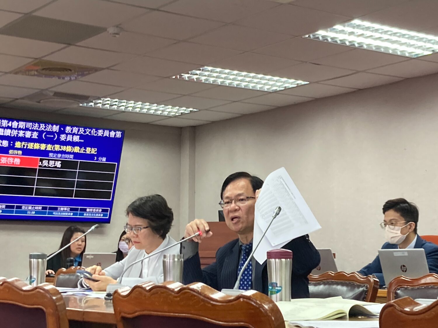 張啓楷指出，年金制度八年來持續懲罰公教人員，完全背離改革初衷。(圖／張啓楷國會辦公室)