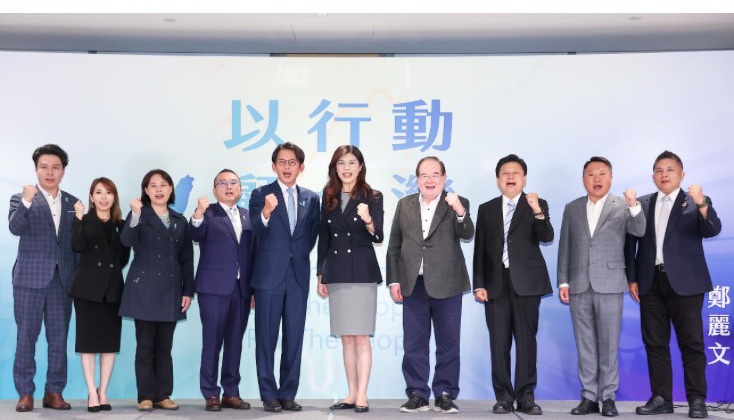 國民黨主席鄭麗文率幕僚與民眾黨主席黃國昌陣營人士首次進行公開對談，啟動藍白政策對接。(記者翻攝)