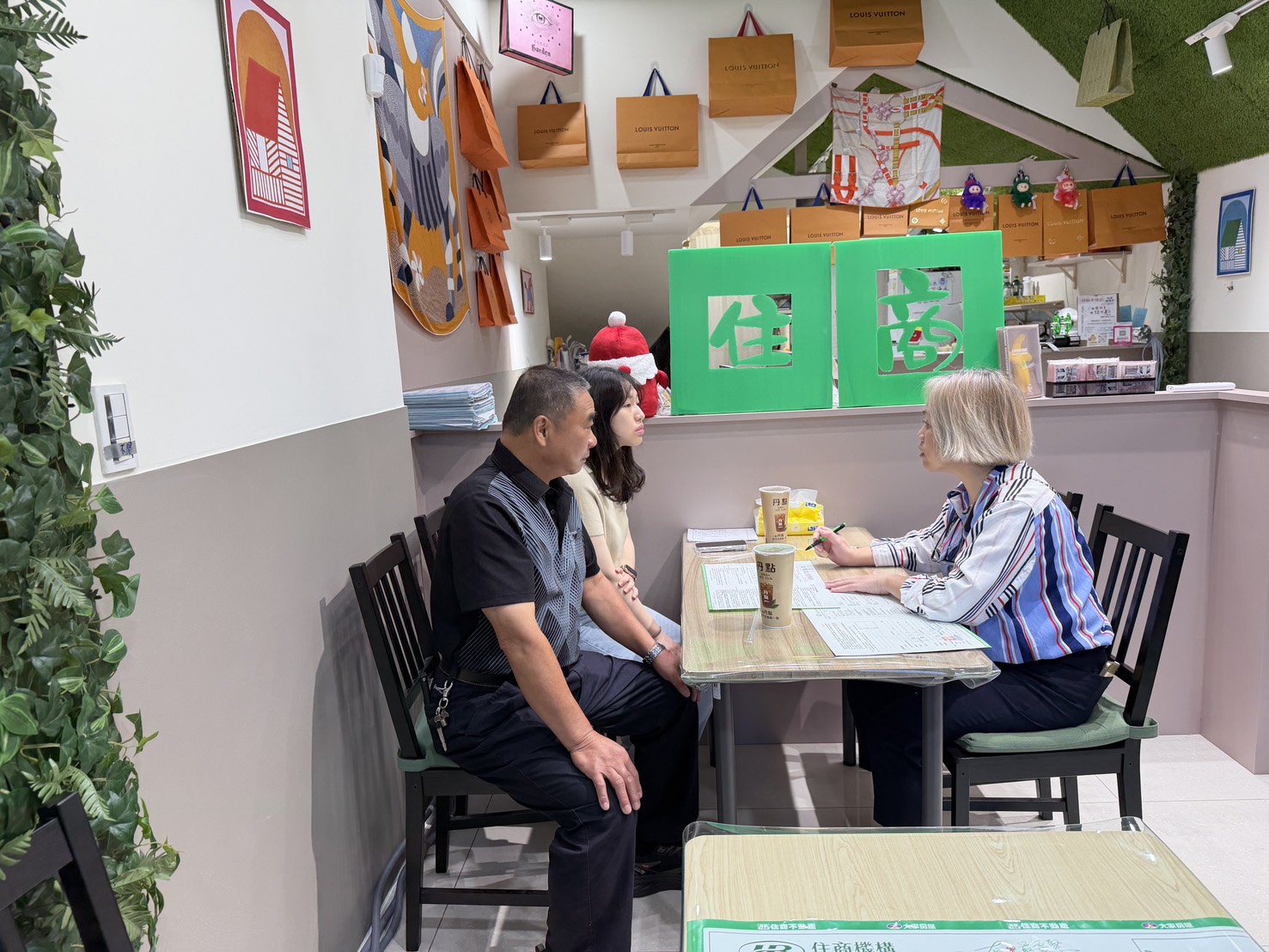 大邱房仲企業引入的「丹點滾一鍋」不僅顛覆了傳統房仲洽談流程，更成為了傳遞愛心的平台，期能讓顧客在享受美食的同時，也能感受到社會的溫暖。(記者翻攝)