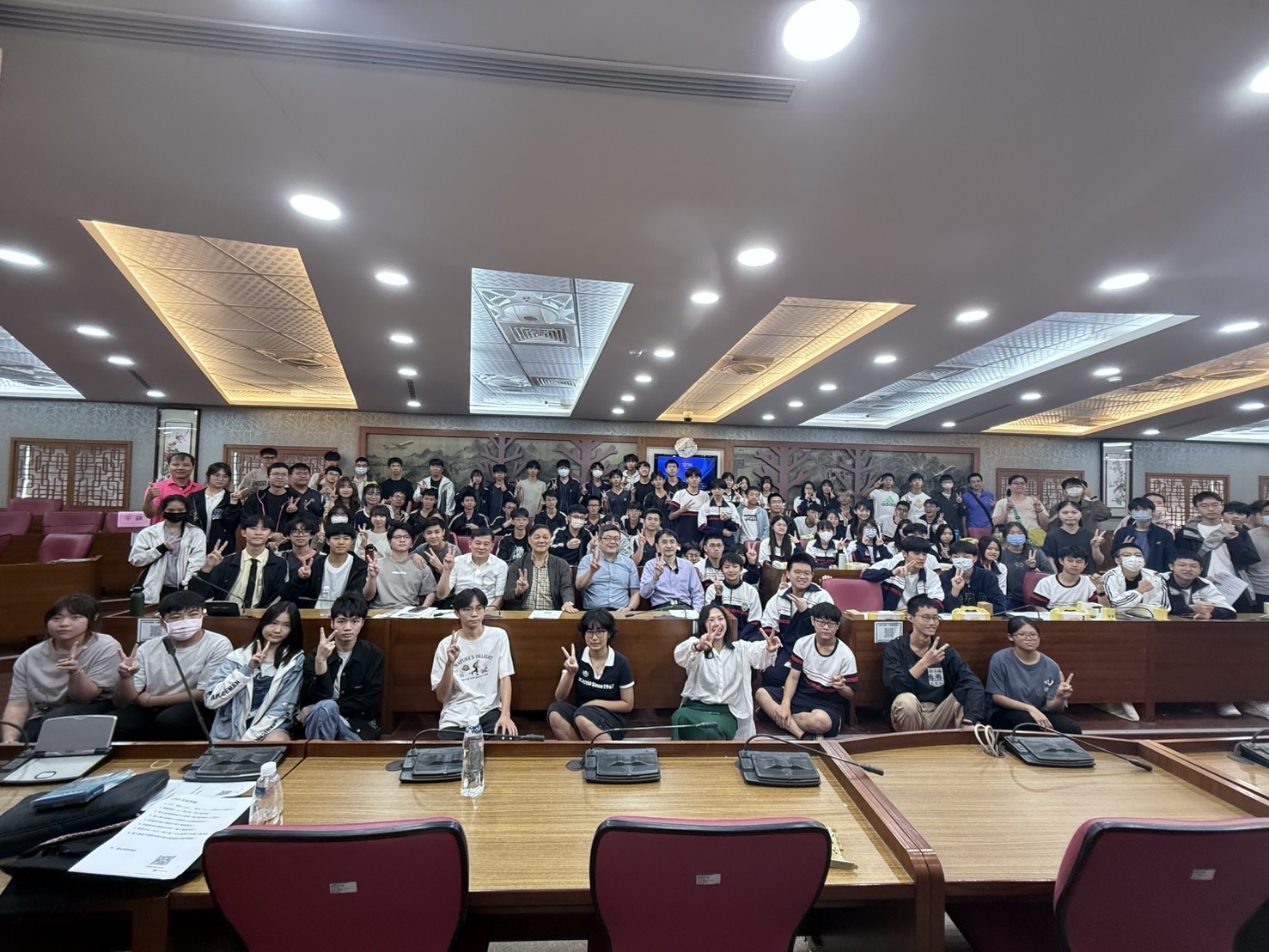 台灣學聯與桃園市陽明高中共同主辦的「全球科技領航～AI．半導體講座」，與青年學子探索AI時代的科技發展與職涯新方向。(圖／記者翻攝)