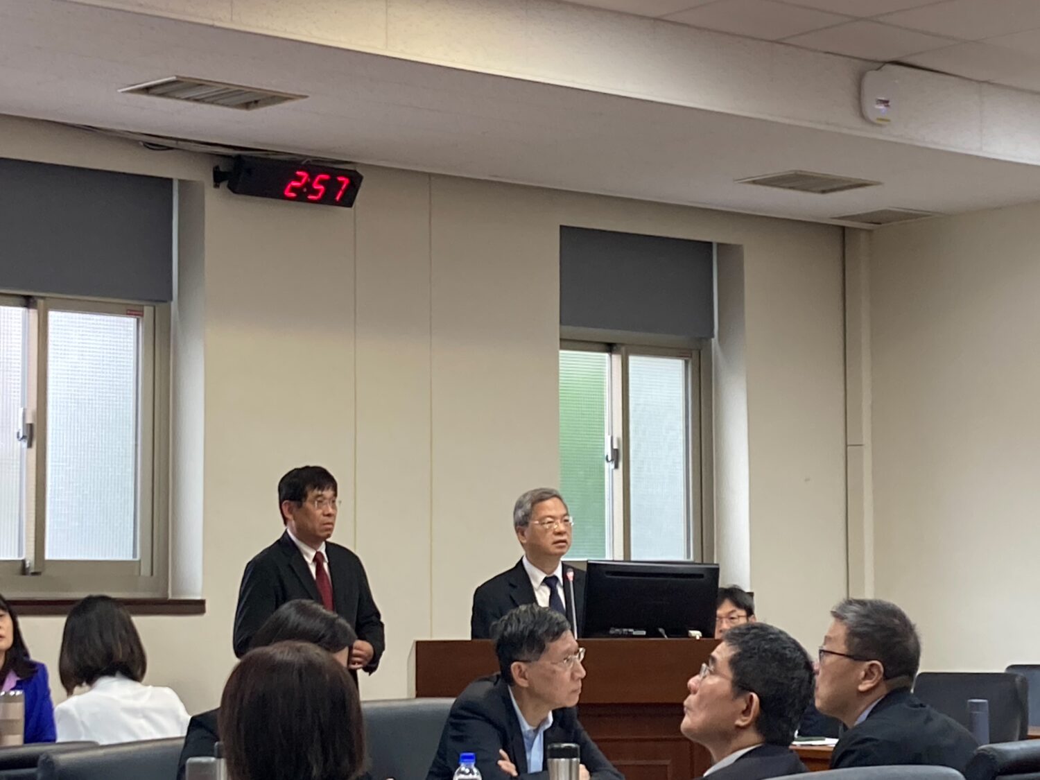 經濟部長龔明鑫回應，該案場由聯合再生能源公司經營，已在2小時內完成撲滅。(圖／張啓楷國會辦公室)