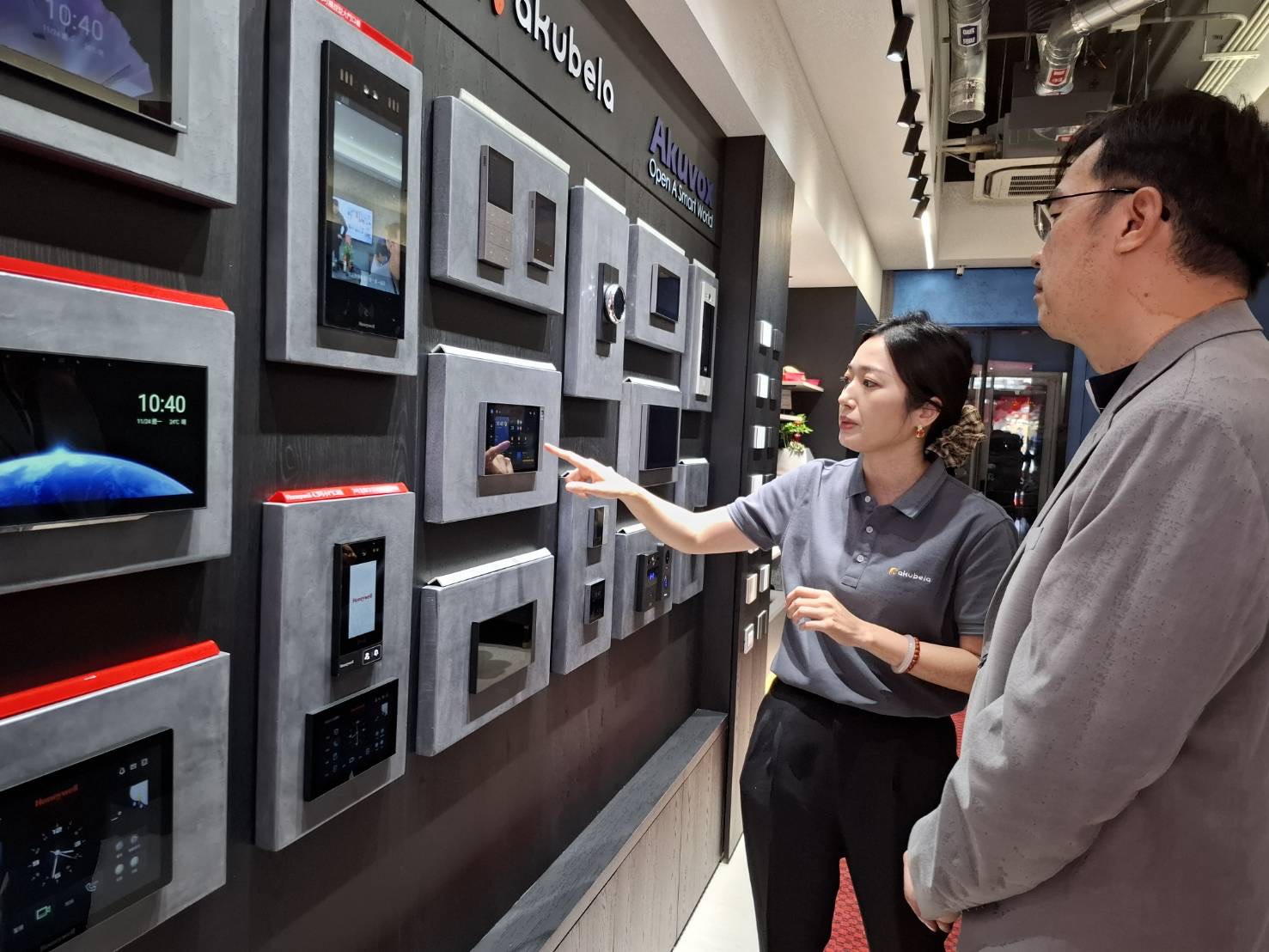 「未來家——智能家居生活館」盛大開幕,現場開放貴賓「可看、可觸、可操作」的沉浸式體驗。(記者翻攝)