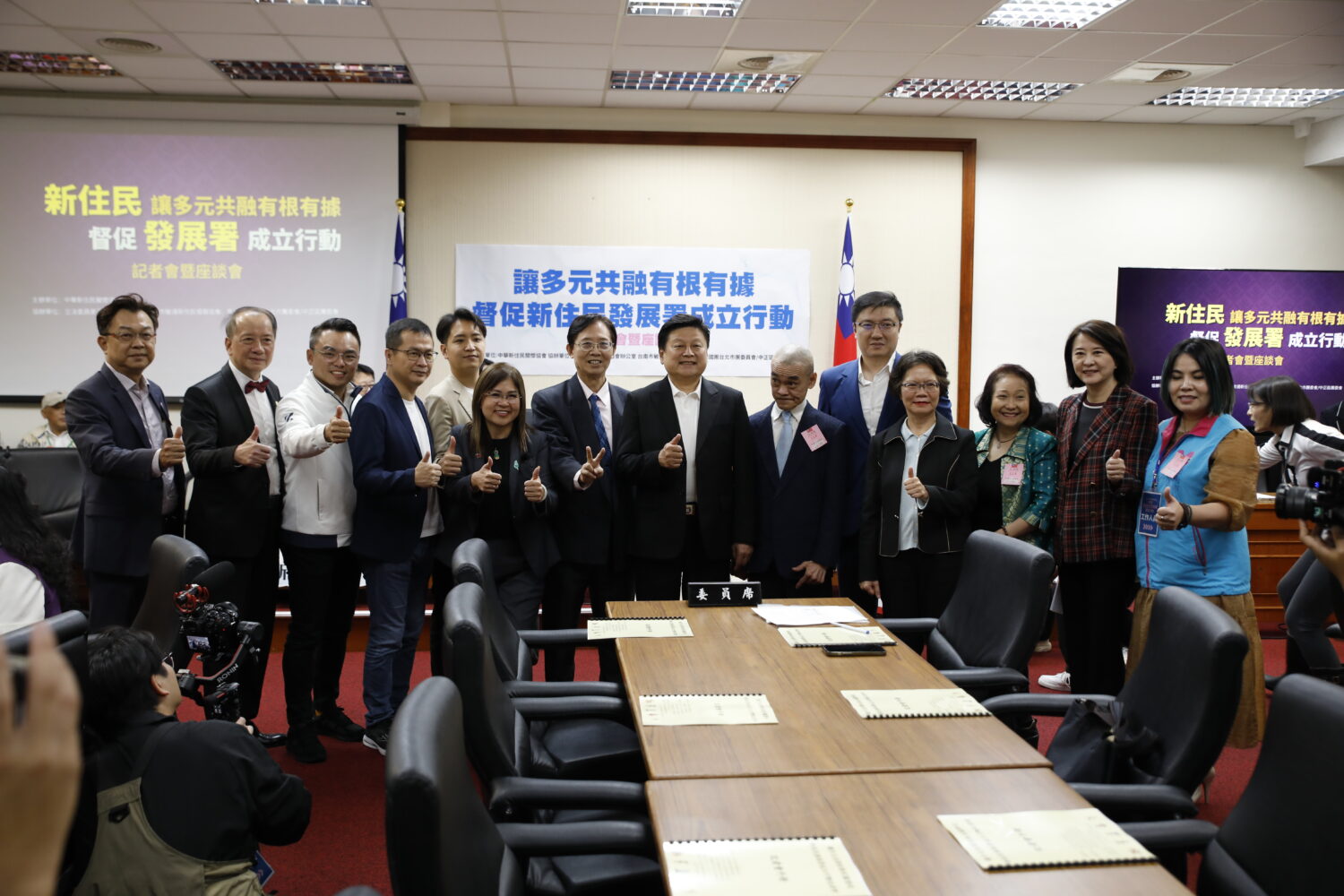 10餘位藍白立委同時出席，展現麥玉珍的好人緣。(圖／麥玉珍國會辦公室)