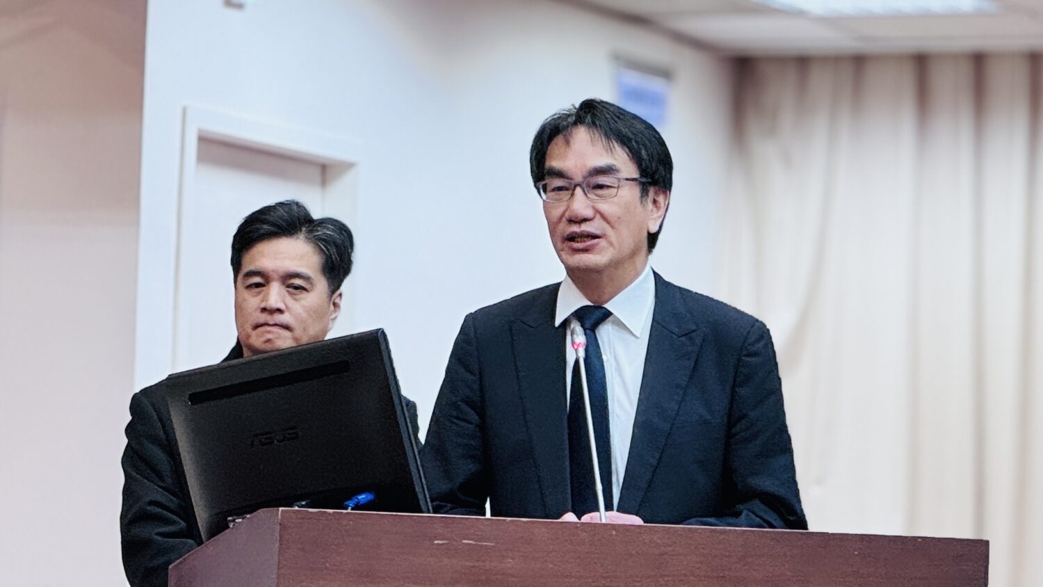 數位發展部長林宜敬出席備詢。(圖／葛如鈞國會辦公室)