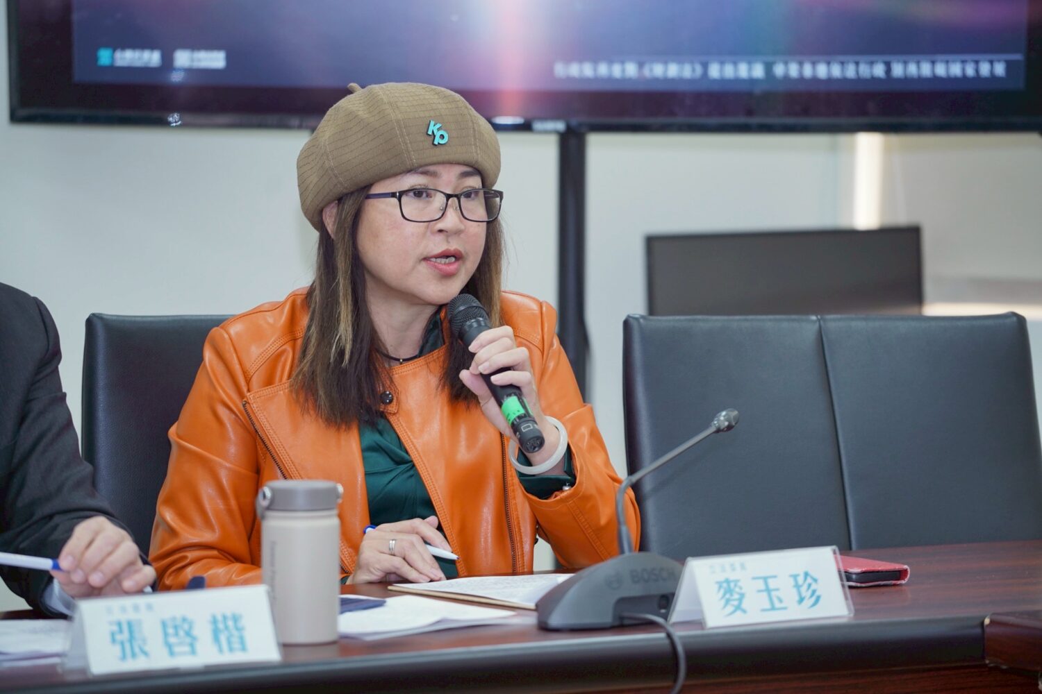 麥玉珍委員表示,不希望任何新住民被剝奪參政權或生活權,遭受打壓與歧視,被逼到無法呼吸。(圖/民眾黨團)