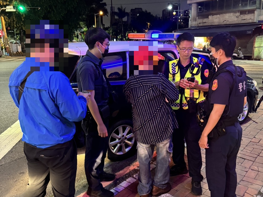 紅帽成關鍵!巡邏警眼尖辨識 迷途失智翁深夜被尋獲 - https://www.watchmedia01.com