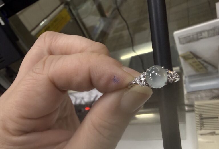 捷警察鍥而不捨尋回翡運翠戒指。(記者李健興翻攝)