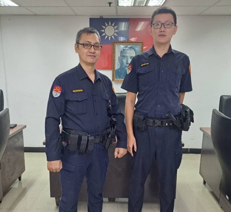 現場處理員警：小隊長胡振明(左)、警員蘇國銓(右)。(記者李健興翻攝)