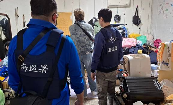 海巡署偵防分署台北查緝隊於板橋地區破獲槍彈及毒品。(海巡署提供)