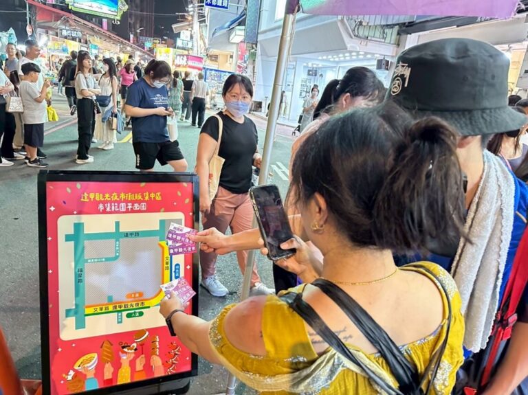 民眾只要下載並出示「台中通TCPASS」APP購物節的發票紀錄畫面，即可獲得好市券。(圖／臺中市政府經濟發展局 提供)