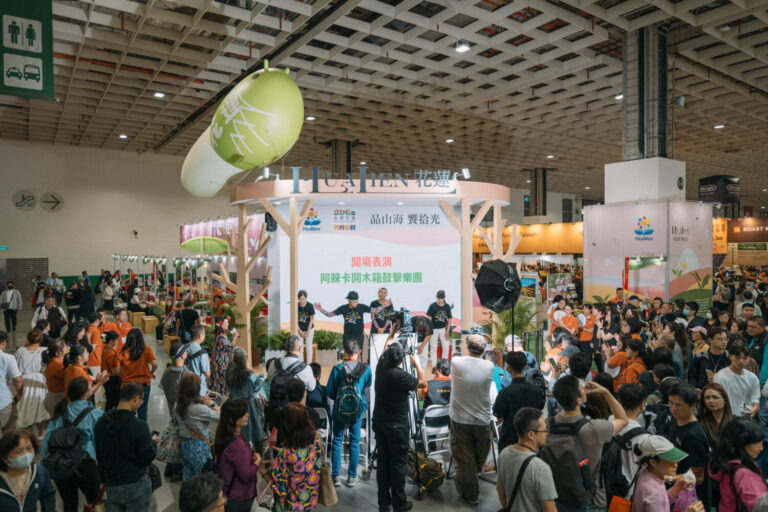 花蓮館多元舞台活動吸引消費者駐足提升買氣。（圖／主辦單位 提供)