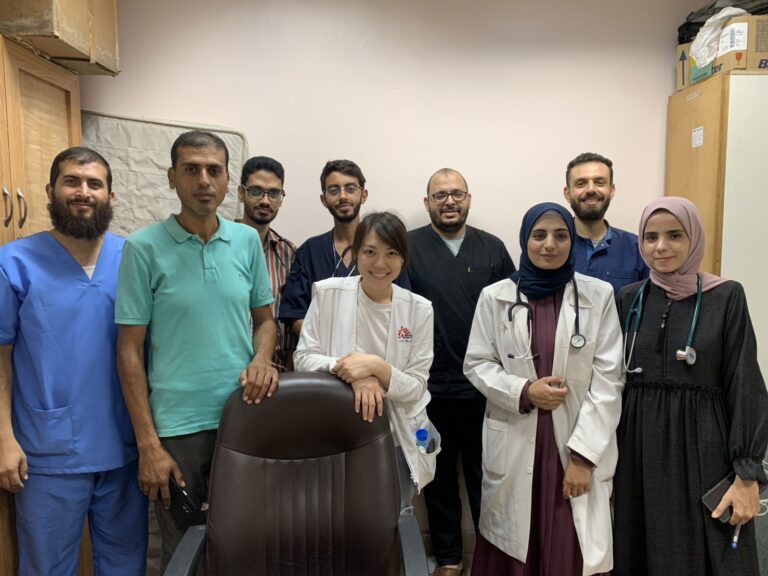 台灣急診科醫師郭郁欣於2025年8月至9月參與無國界醫生任務，赴加薩阿克薩醫院服務。 (圖／郭郁欣醫師 提供)