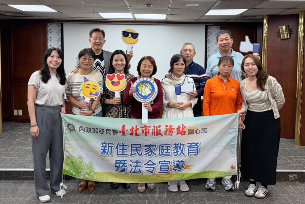 移民署北區事務大隊臺北市服務站邀請來自印尼的新住民姊妹吳曉雯,分享她來臺經歷的文化衝擊,最終意外踏上成為印尼語教師的故事。