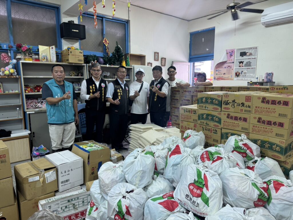 此次送達的急難物資包含泡麵200箱、3公斤裝白米200包、餅乾及罐頭等生活必需品,為受災鄉親帶來更多支持與安心。