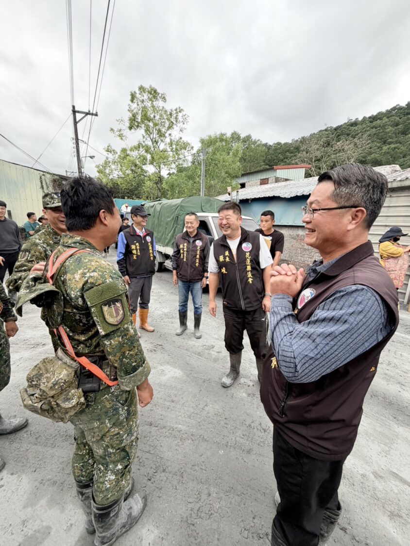 鳳凰颱風外圍環流重創鳳林　張峻議長勘災籲加速復原並感謝國軍投入搶修