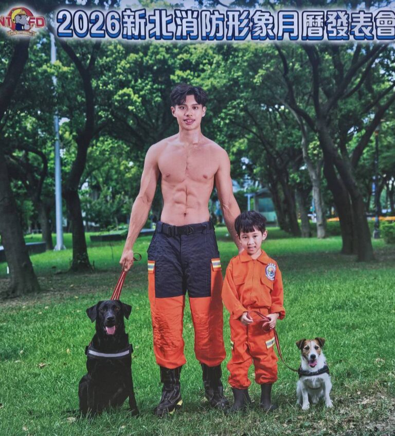 2026新北消防形象月曆加入小小消防員共同參與，展現萌力守護精神。（圖／記者 趙靜姸翻攝）