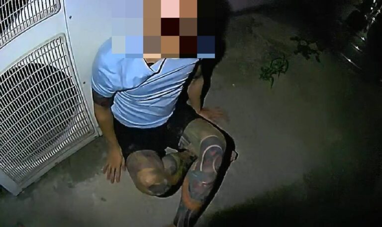 通緝男子假藉尿遁拖延後拔腿狂奔，最終因體力不支跌倒遭警方逮捕。（圖／記者林家嘉翻攝）