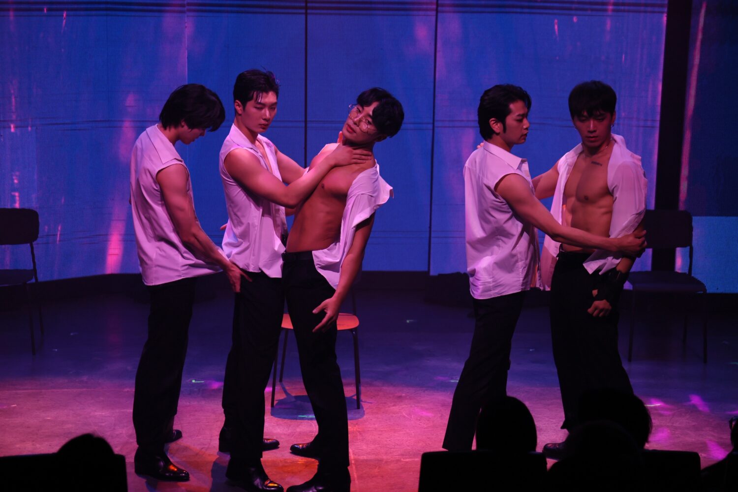 《THE MAN ALIVE CHOICE SHOW MUSICAL》以完美體態、強烈節奏感及舞台互動性聞名,每年吸引成千上萬觀眾朝聖。(圖/RED3 提供)