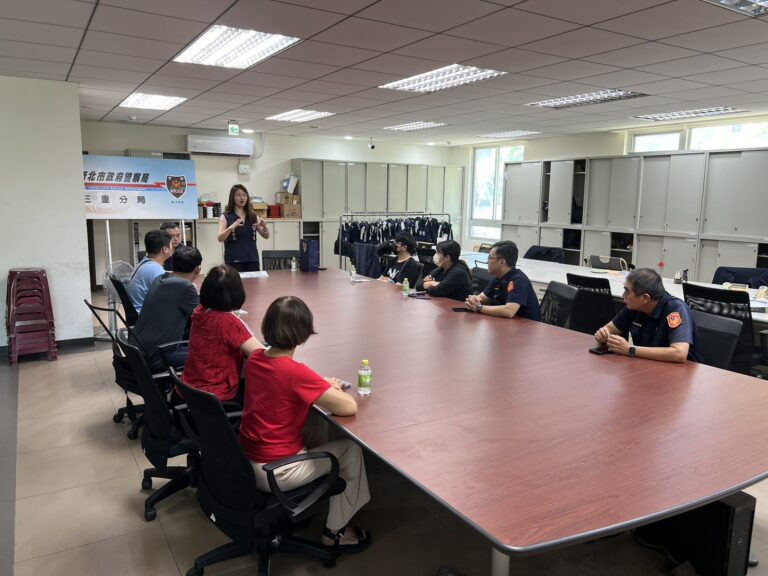 三重分局舉辦超商攔阻詐欺座談會。(記者李健興翻攝)