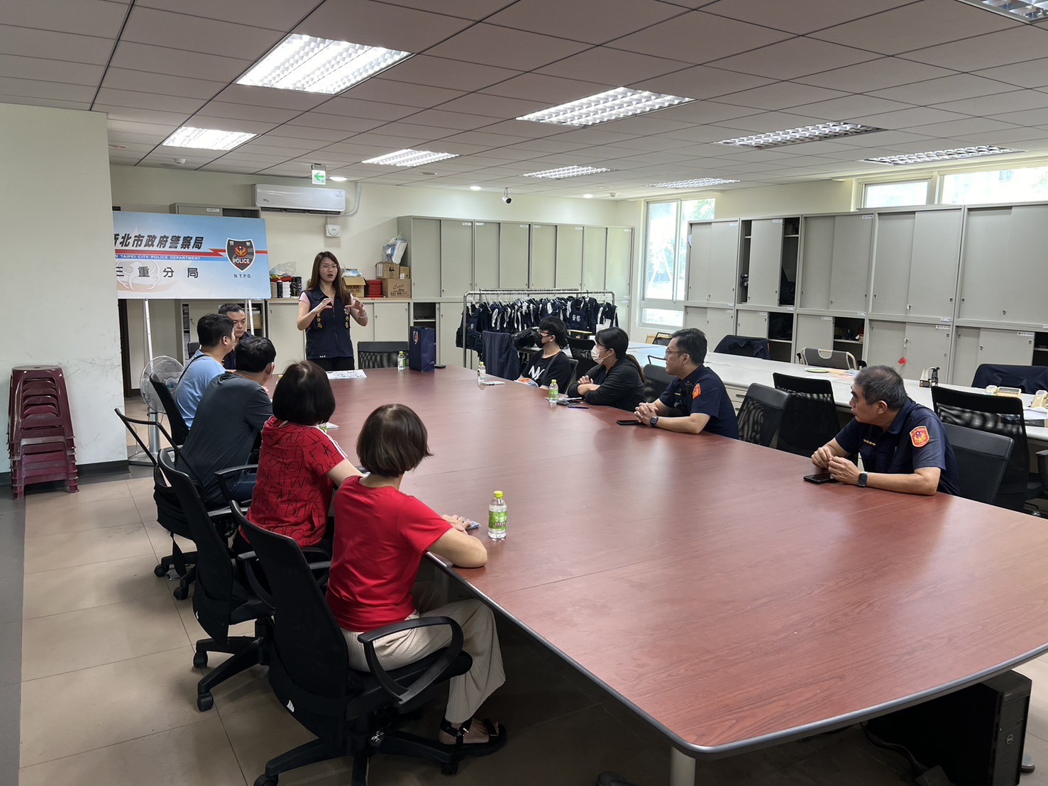 三重分局舉辦超商攔阻詐欺座談會。(記者李健興翻攝)