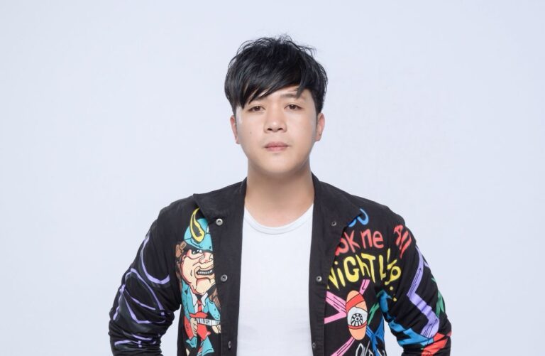 吳亦偉在台北海大講座自爆，爸爸曾說自己唱歌是家中最難聽的。(圖/台北海大 提供)