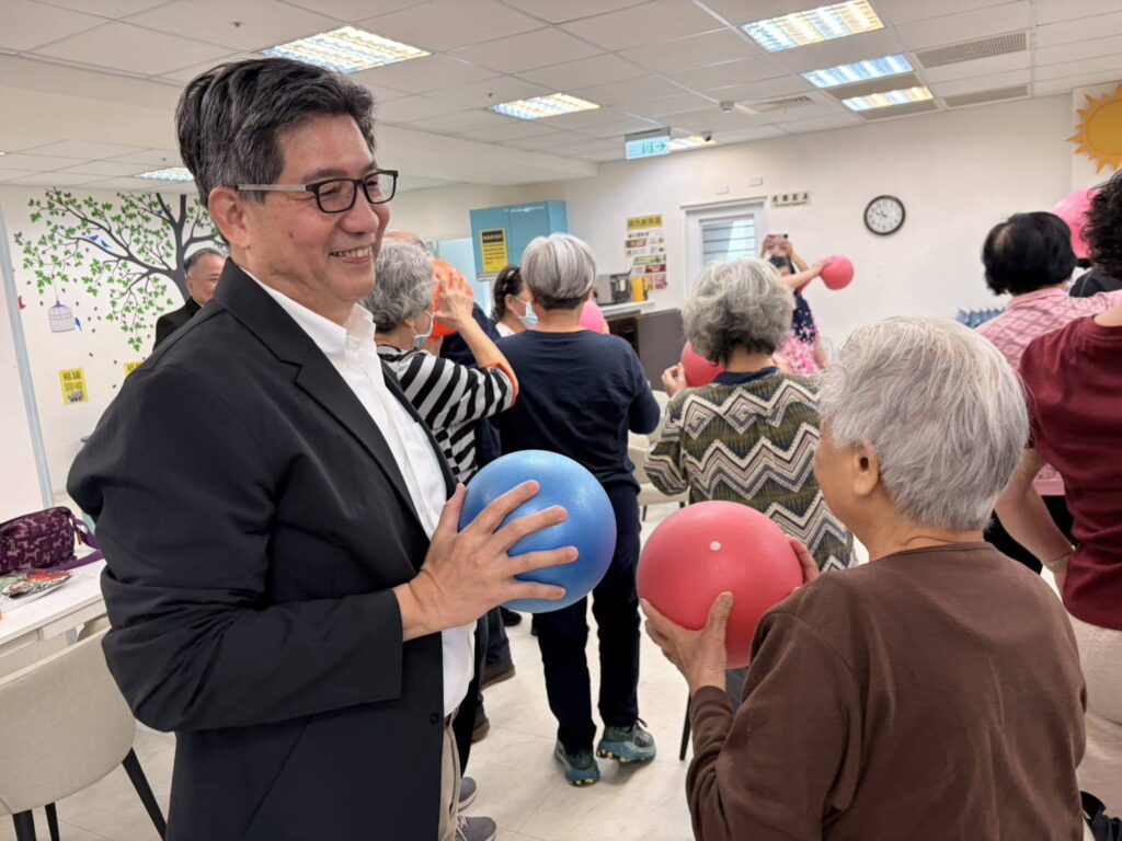 甄瑞興推動認知悠能。(圖/甄瑞興提供)