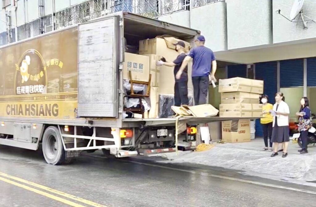 「麵包女王」黃秀芬送愛到花蓮。(圖／黃秀芬 提供)