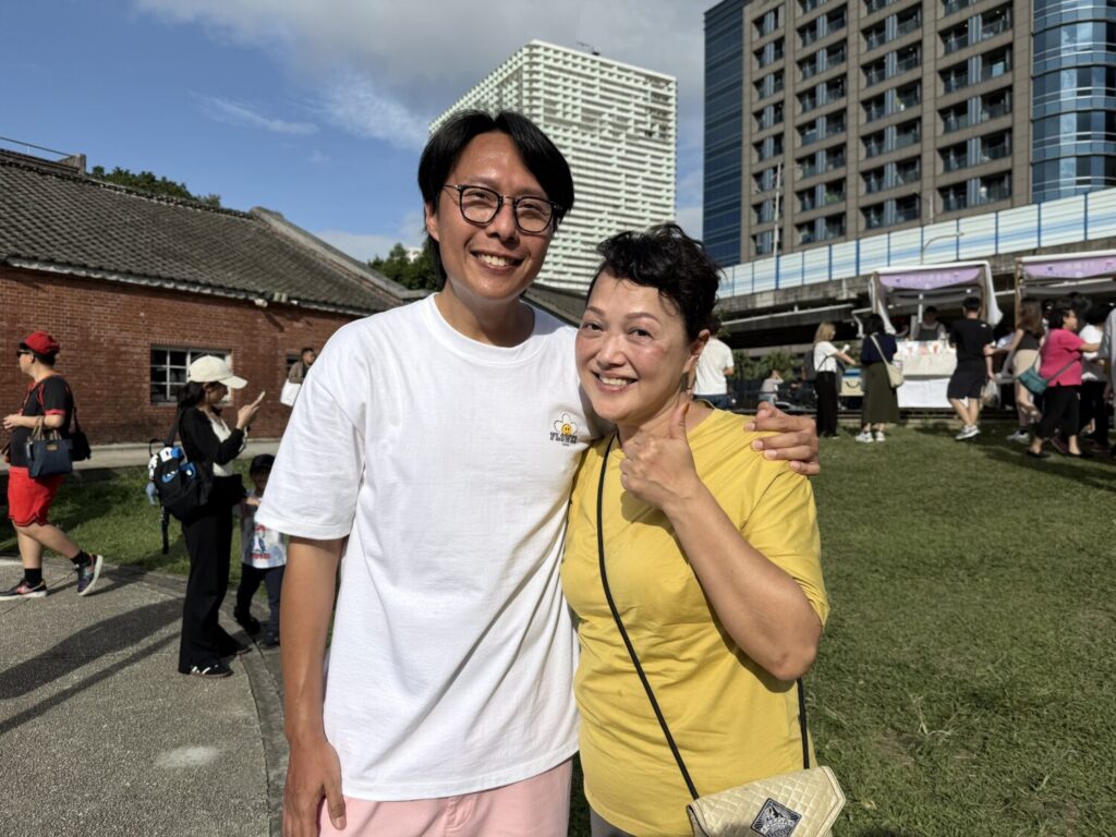 「港仔台爸」張啟樂的媽媽特地來台支持「好友港節」。(圖/好友港節 提供)