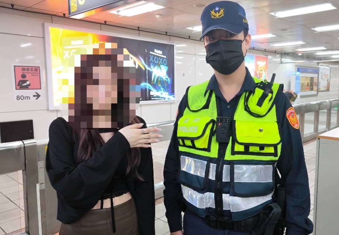 女子捷運上翡翠戒指滑落失蹤 捷警鍥而不捨尋回物歸原主 - https://www.watchmedia01.com