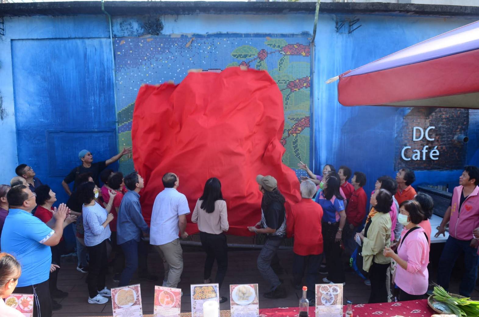 此次揭牌的打卡牆,是居民經公民審議程序共同討論後的成果。〈圖/記者蔡宗武翻攝〉