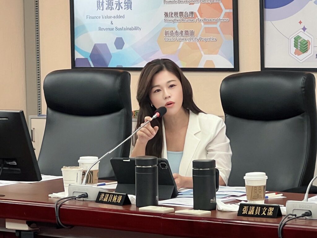 台北市議員洪婉臻成功爭取市府補助豬肉攤1萬元，助攤商度過停宰危機。(翻攝洪婉臻粉專)