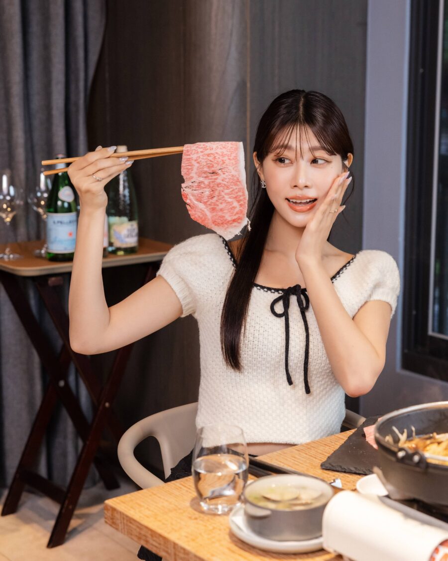 在台超人氣日本藝人阿部瑪利亞特別喜歡肋眼部位，驚呼肉片「比臉還大」。（圖／詩國秋田 提供）