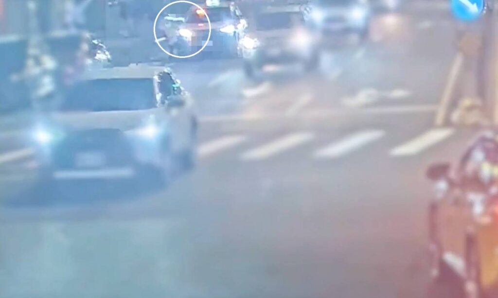 日籍民眾上計程車監視器畫面。(圖/記者薛秀蓮 翻攝)