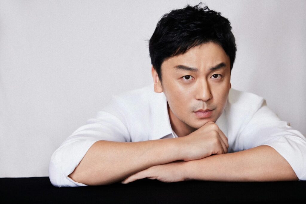 粉絲常說雷佳音身上有一種「反差萌」的親切感。(圖/LiTV、雷佳音工作室 提供)