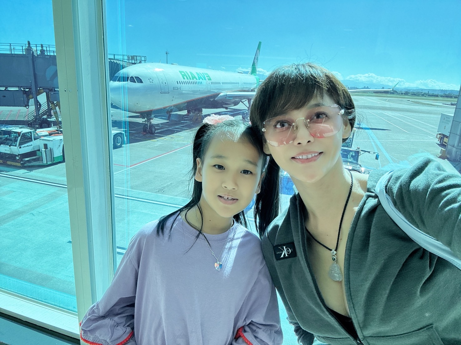 台劇女星李沛綾在投入新八點檔《豆腐媽媽》拍攝前，特別規劃了一趟與女兒的「單獨之旅」。(圖/民視 提供)