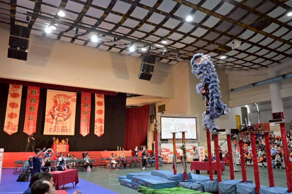 爭霸賽現場比賽畫面，圖中為基隆長興呂師父龍獅團。（圖/泰山區公所提供）