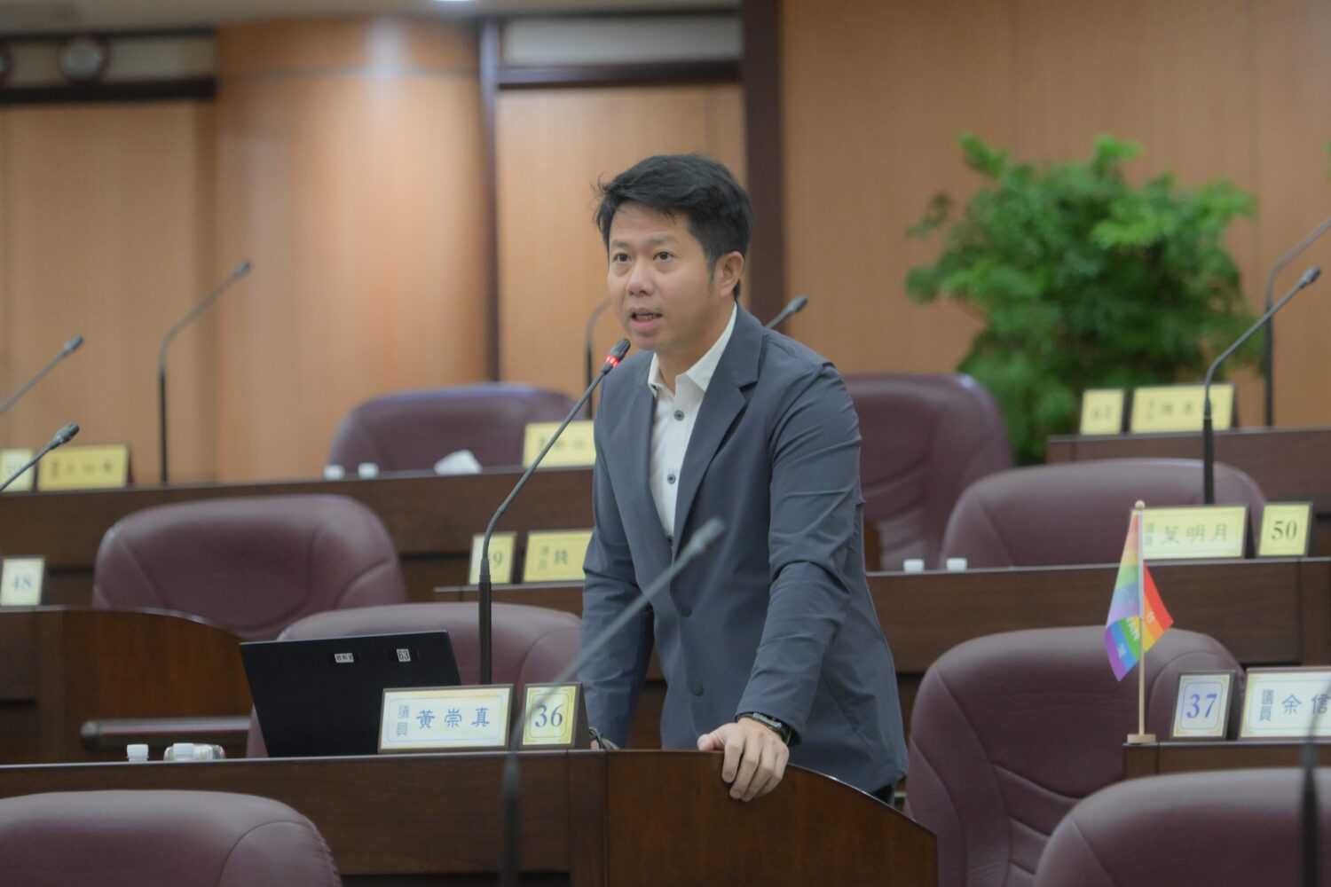 智慧停車柱行動支付「都中文」外籍人士喊困擾　黃崇真籲：儘速導入信用卡與多語介面 - https://www.watchmedia01.com