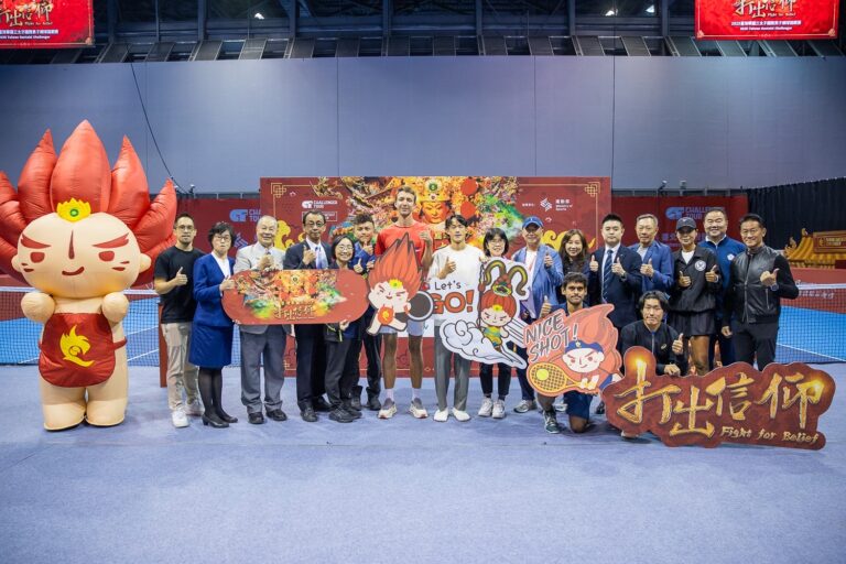 與會貴賓和選手合影。（圖/中華民國網球協會提供）