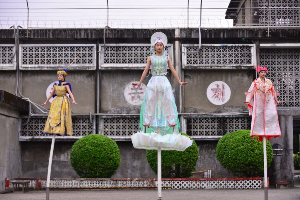 街頭劇場-何曉玫舞團三位表演者。（圖／國家人權博物館 提供）