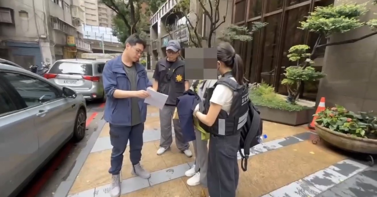 拘提蘇女。（記者徐煜勝翻攝）