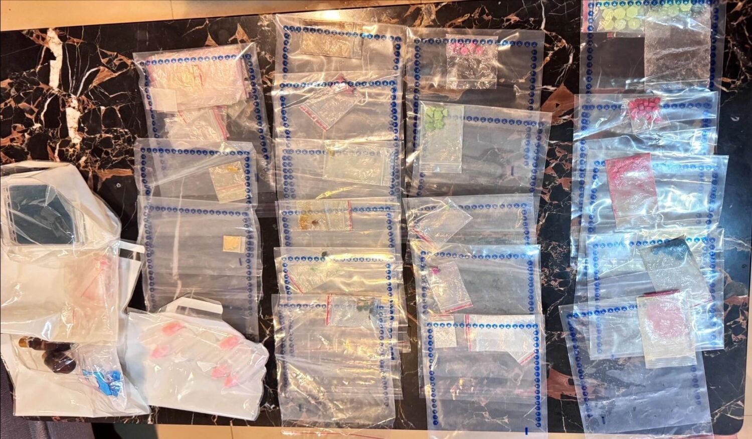 查扣毒品。（記者徐煜勝翻攝）