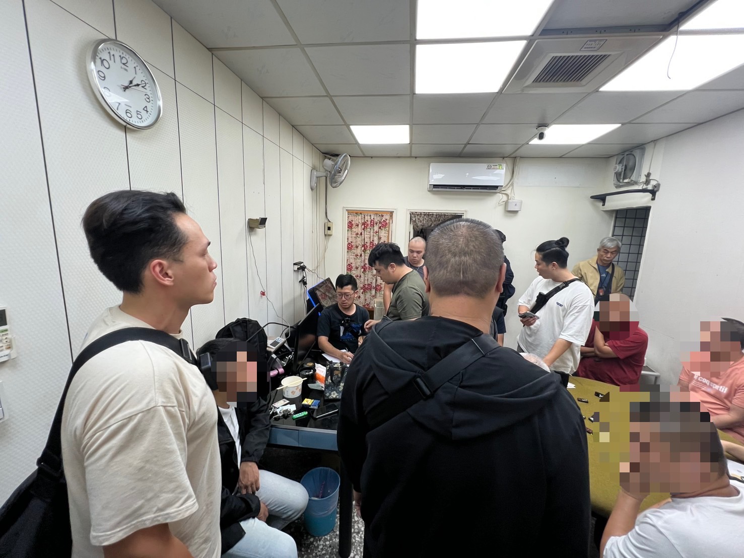 海山警查獲轄內職業賭場。（記者徐煜勝翻攝）